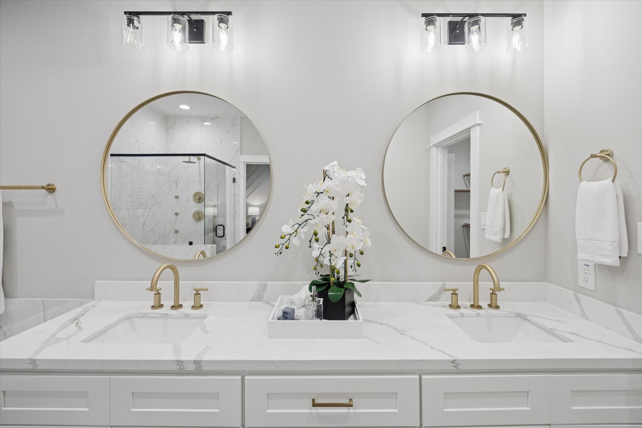 719 Thornton Road, Unit C Houston, TX 77018 - Photo 32 of 45 a bathroom with a sink and mirror