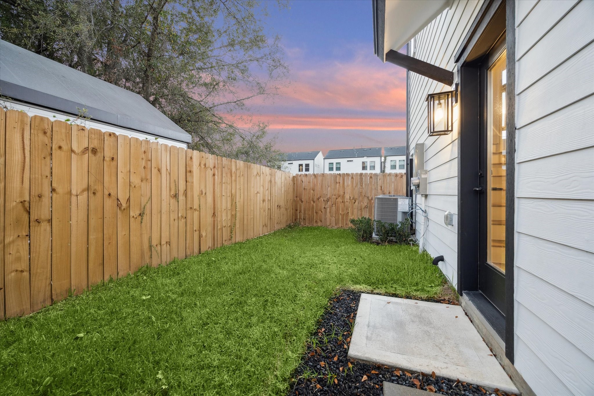 719 Thornton Road, Unit C Houston, TX 77018 - Photo 43 of 45 a view of a backyard with pathway