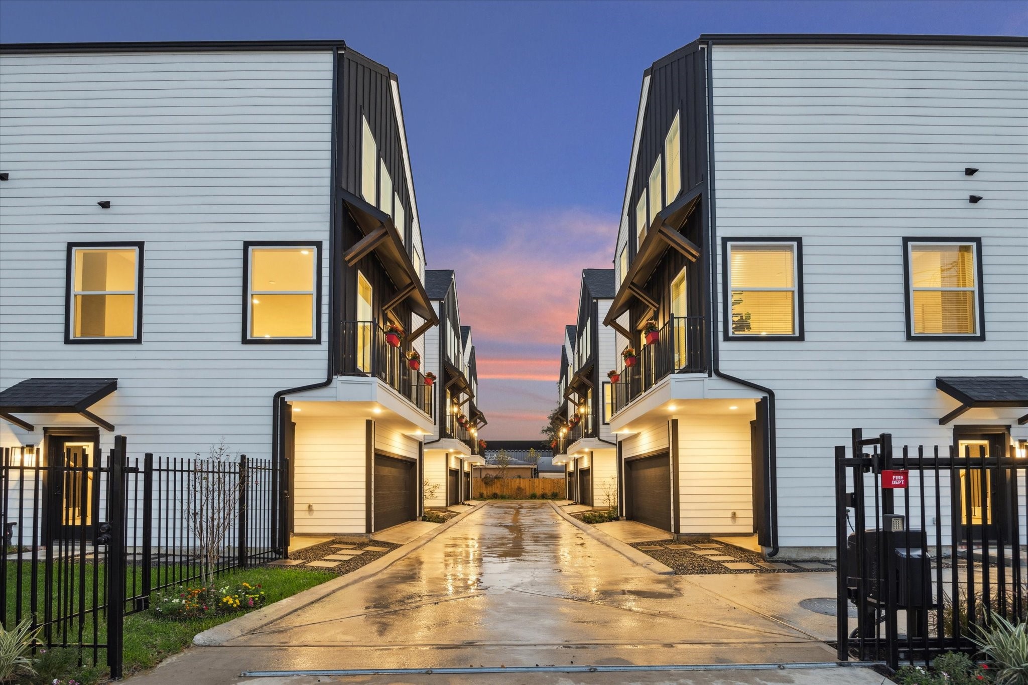 719 Thornton Road, Unit C Houston, TX 77018 - Photo 45 of 45 a view of multiple houses