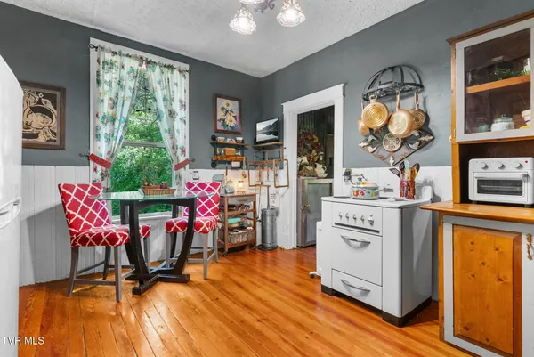 $299,000 | 2170 Saltville Highway, Saltville, VA 24370