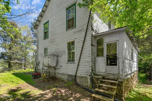 $299,000 | 2170 Saltville Highway, Saltville, VA 24370