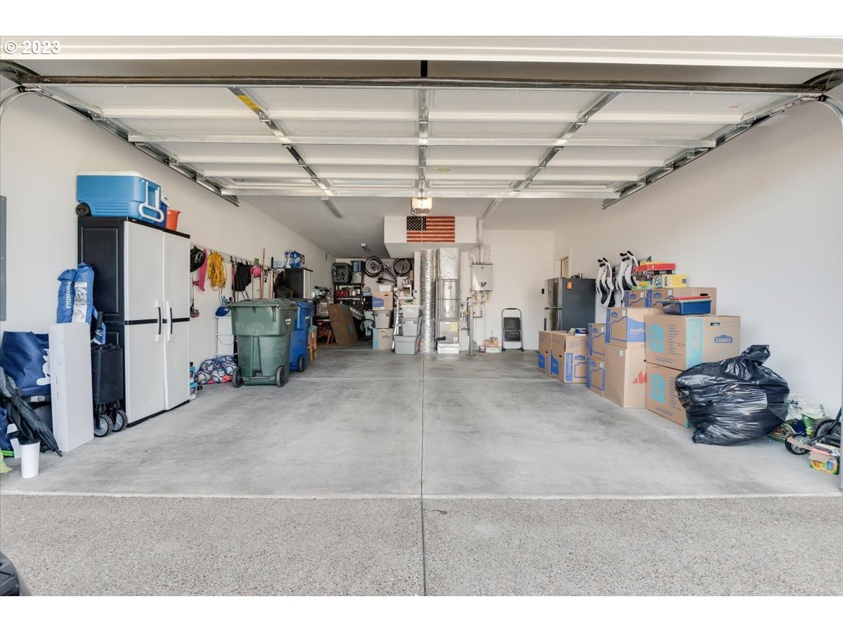 2754 Northwest Inna Avenue Salem, OR 97304 - Photo 28 of 36 a garage with furniture