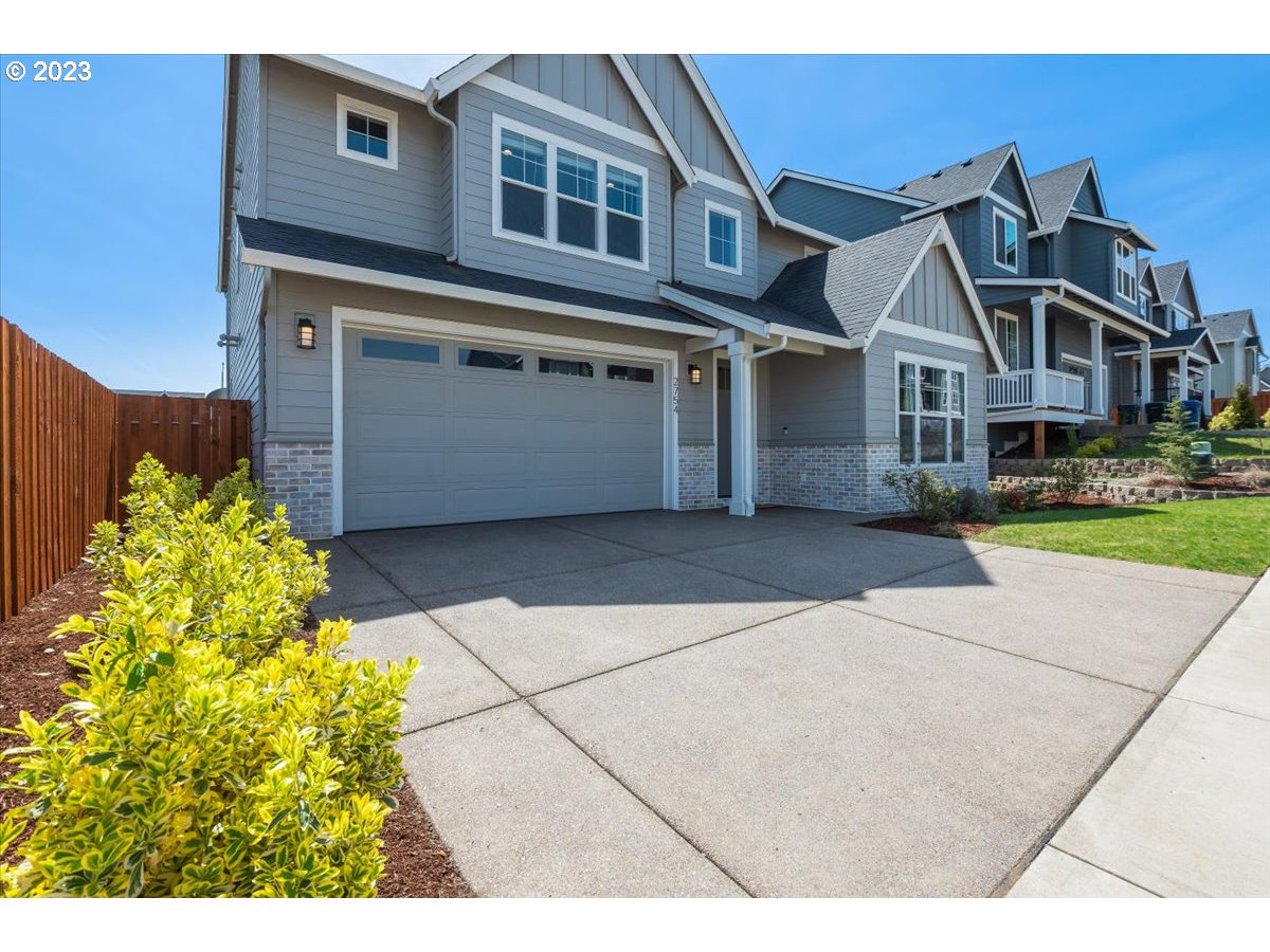 2754 Northwest Inna Avenue Salem, OR 97304 - Photo 36 of 36 a front view of a house with garden