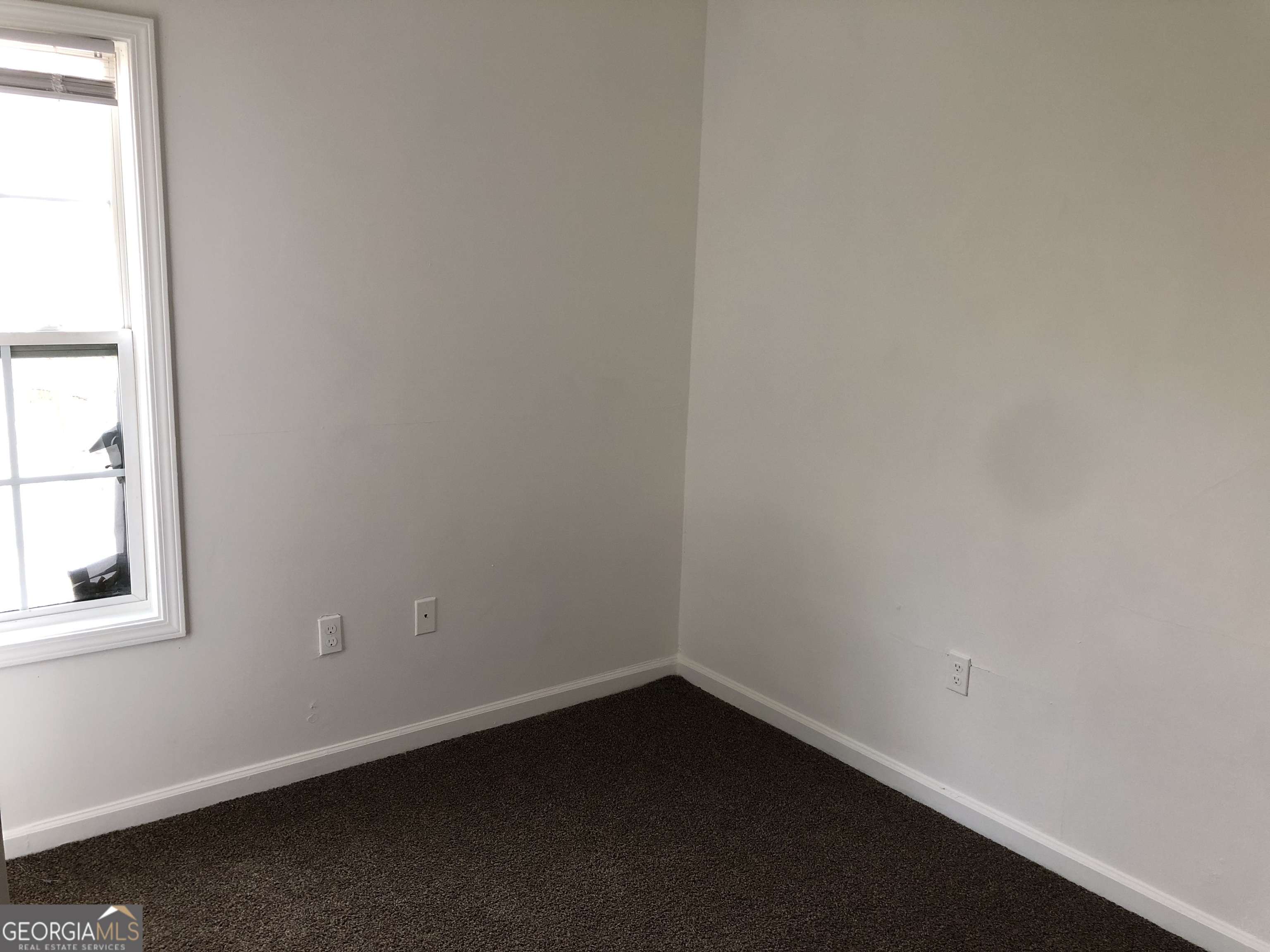 2457 Donald Lee Hollowell Parkway Northwest, Unit A Atlanta, GA 30318 - Photo 11 of 12 an empty room with a window