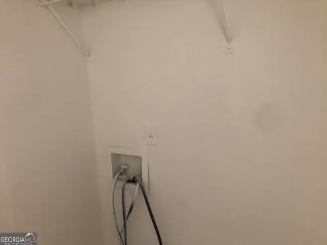 a view of utility room