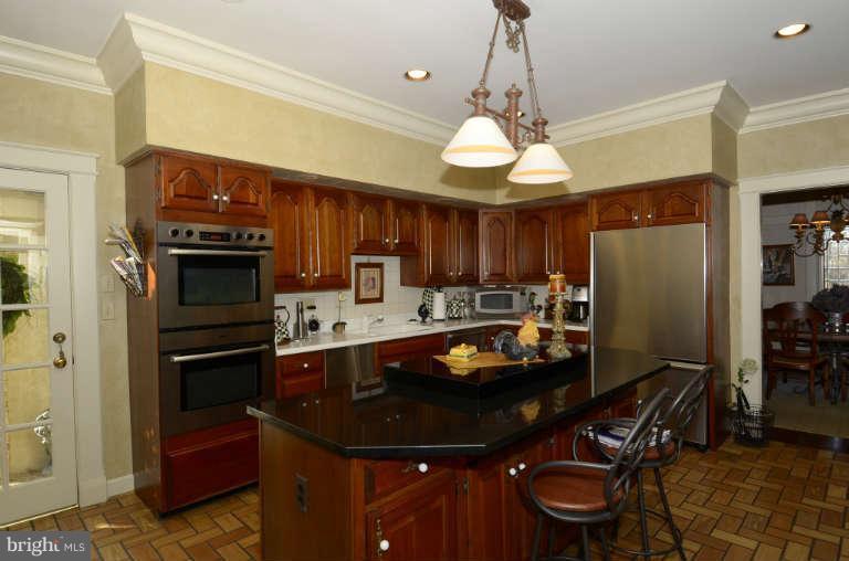 10531 Wickens Road Vienna, VA 22181 - Photo 12 of 30 Chef's Gourmet Kitchen