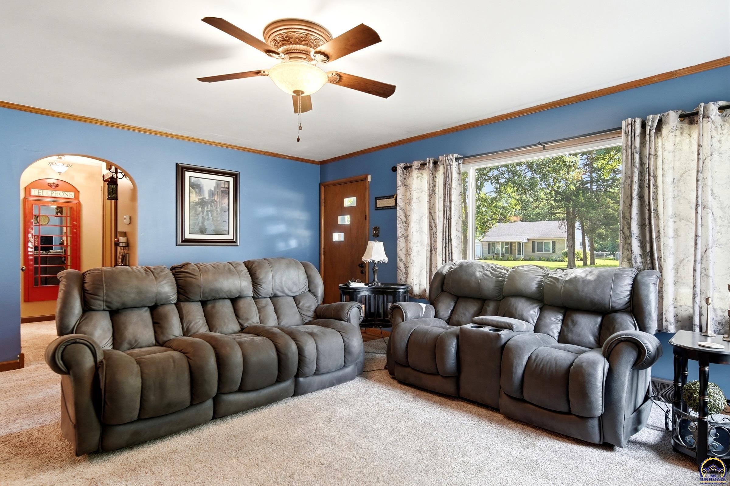 2151 Southwest Burnett Road Topeka, KS 66614 - Photo 4 of 35