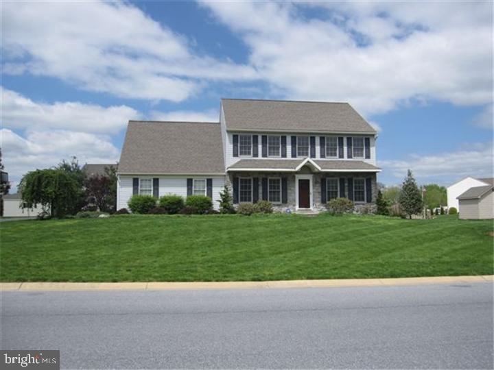 379 Squire Lane Lititz, PA 17543 - Photo 1 of 13 Exterior Front