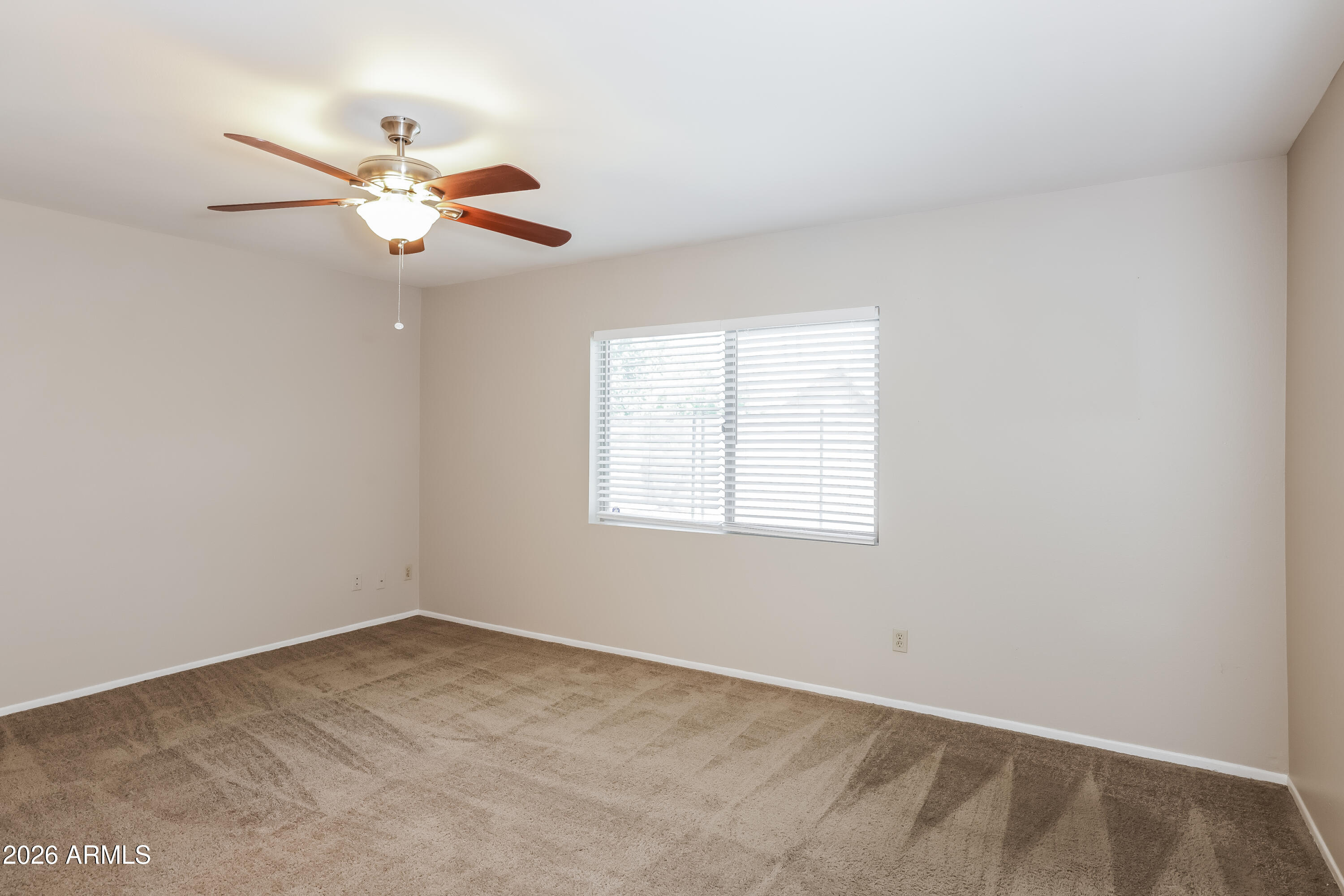 5620 West Hearn Road Glendale, AZ 85306 - Photo 13 of 15 1006311.5620 W HEARN RD - Main Bedroom_1