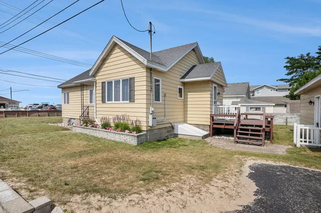 $725,000 | 15 Lakeshore Drive, Manistee, MI 49660