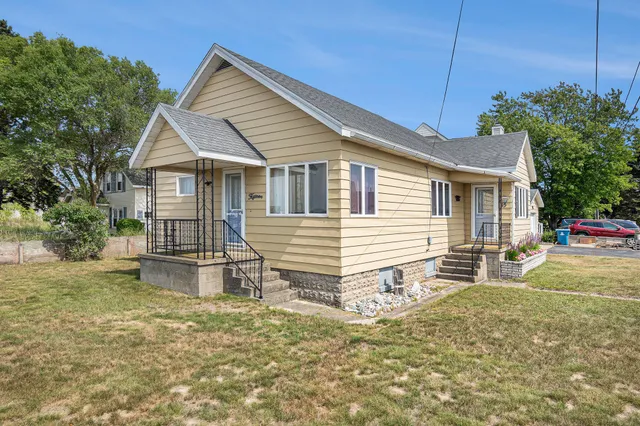 $725,000 | 15 Lakeshore Drive, Manistee, MI 49660