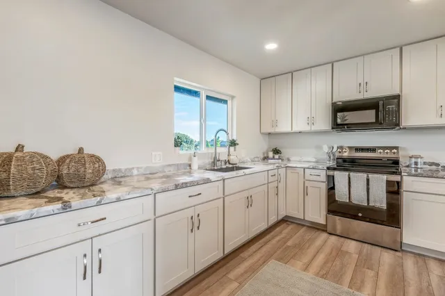 $1,165,000 | 180 Hoomoku Street, Kahului, HI 96732