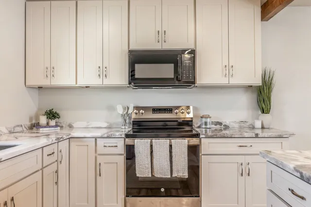 $1,165,000 | 180 Hoomoku Street, Kahului, HI 96732