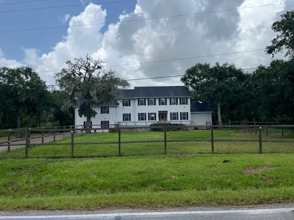 $264,000 | 329 Buffalo Trail, Lake Jackson, TX 77566