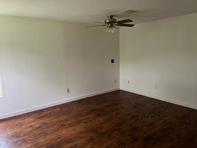 $378,000 | 329 Buffalo Trail, Lake Jackson, TX 77566