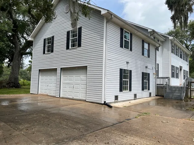 $378,000 | 329 Buffalo Trail, Lake Jackson, TX 77566