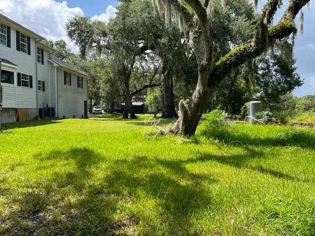 $378,000 | 329 Buffalo Trail, Lake Jackson, TX 77566