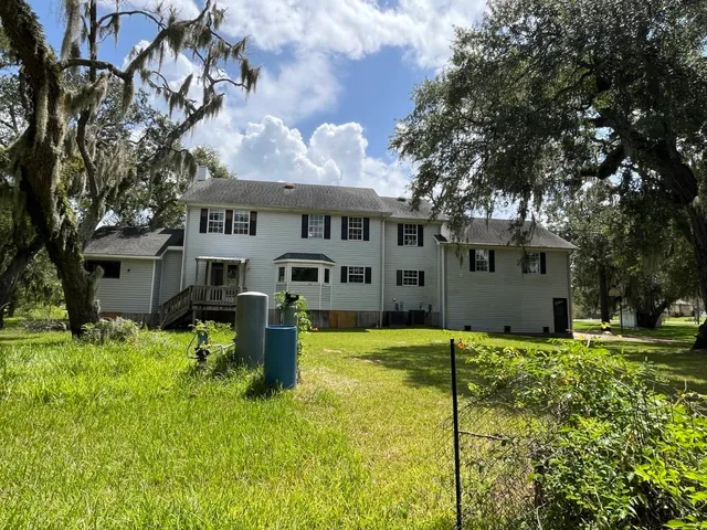 $378,000 | 329 Buffalo Trail, Lake Jackson, TX 77566