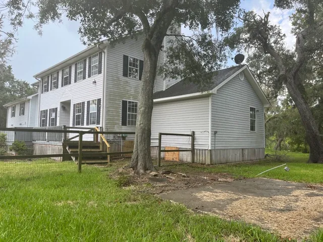 $378,000 | 329 Buffalo Trail, Lake Jackson, TX 77566