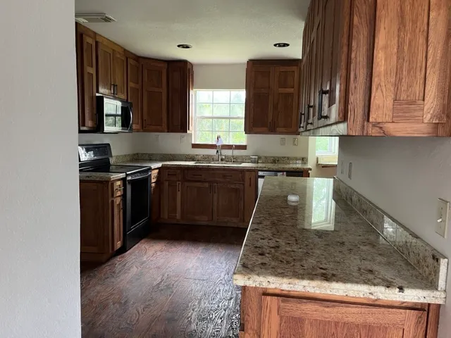 $378,000 | 329 Buffalo Trail, Lake Jackson, TX 77566