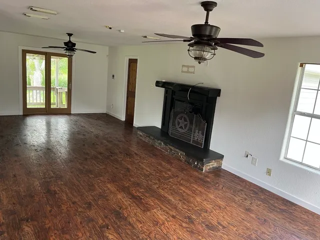 $378,000 | 329 Buffalo Trail, Lake Jackson, TX 77566