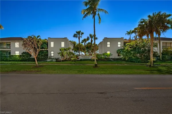 $10,000 | 802 10th Avenue South, Unit 802, Naples, FL 34102