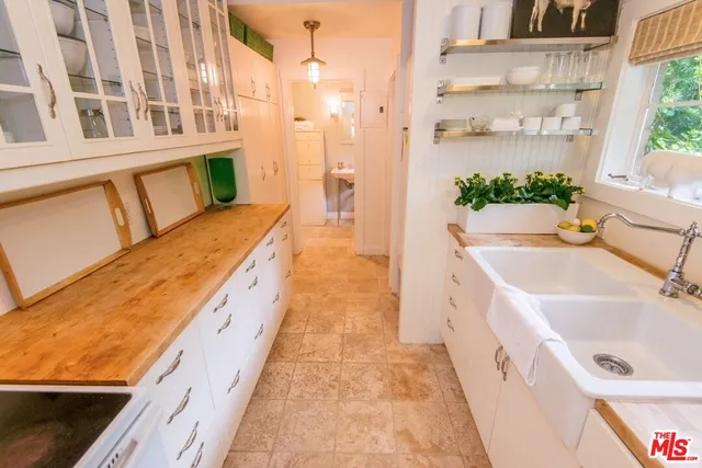 $695,000 | 5233 Village Green, Los Angeles, CA 90016