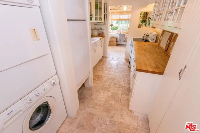 $695,000 | 5233 Village Green, Los Angeles, CA 90016