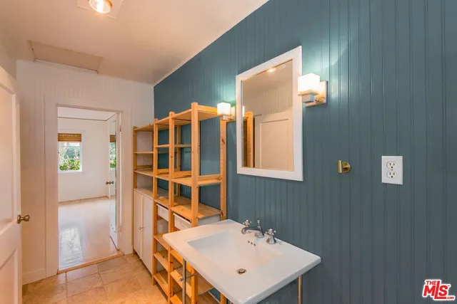 $695,000 | 5233 Village Green, Los Angeles, CA 90016