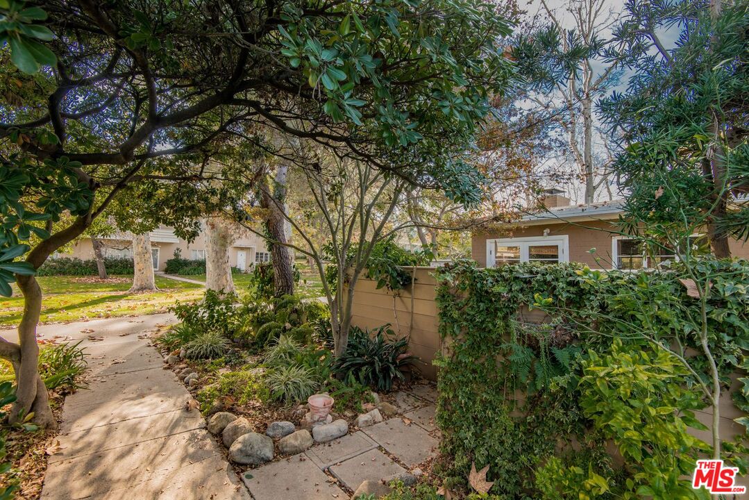 5233 Village Green Los Angeles, CA 90016 - Photo 25 of 34