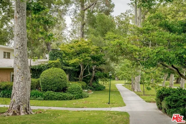 $695,000 | 5233 Village Green, Los Angeles, CA 90016