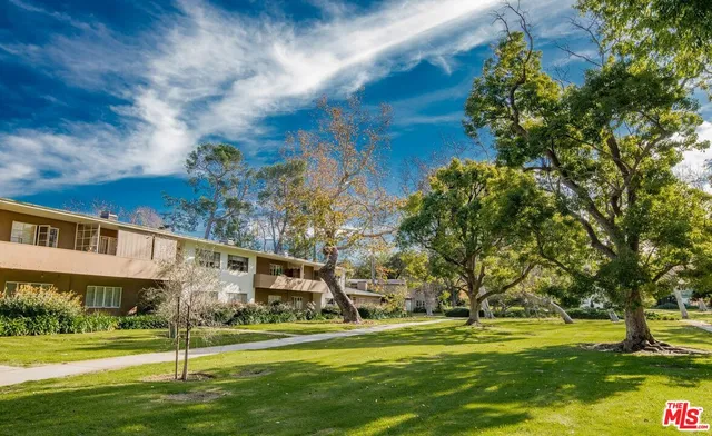 $695,000 | 5233 Village Green, Los Angeles, CA 90016