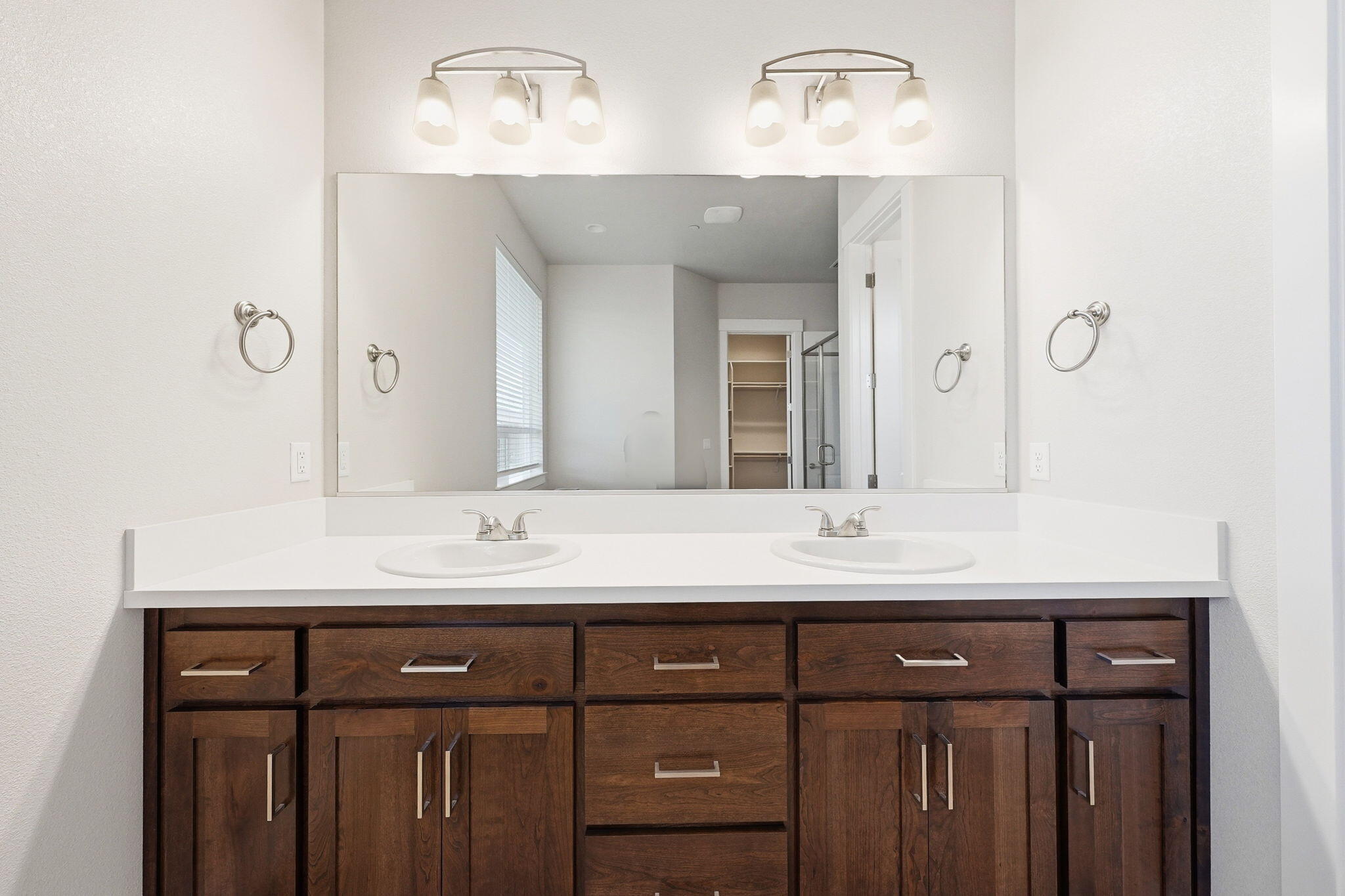 4717 Lower Springs Road Redding, CA 96001 - Photo 17 of 41 Double Vanities