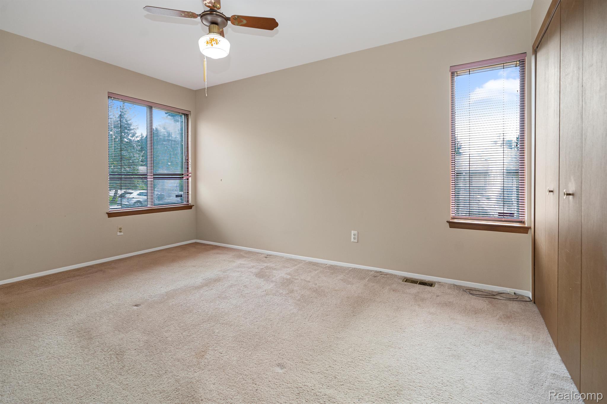 2730 Harrington Road Rochester, MI 48307 - Photo 17 of 35 Primary bedroom