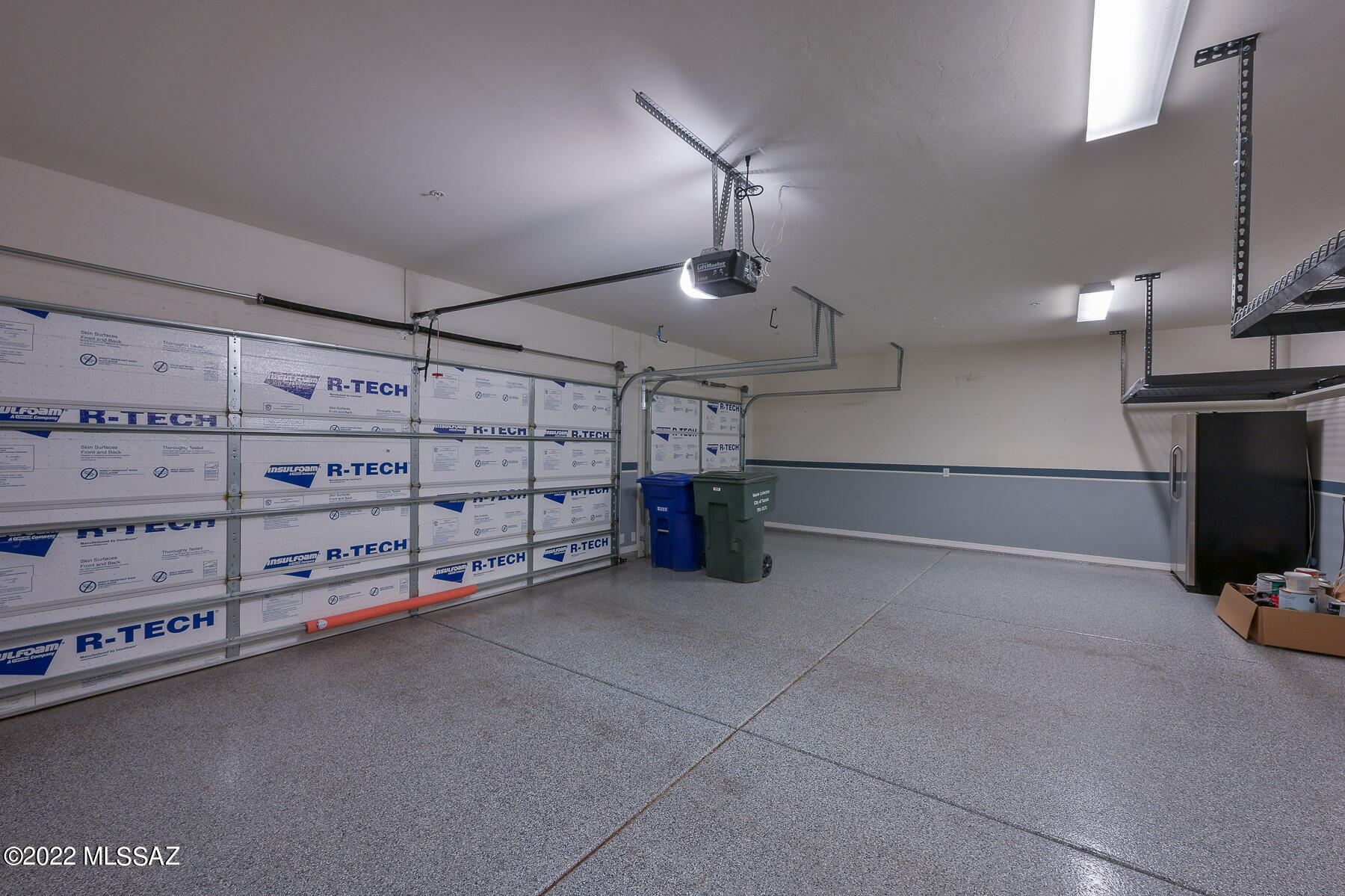 10804 East Salsabila Road Tucson, AZ 85747 - Photo 23 of 50 a view of a garage room