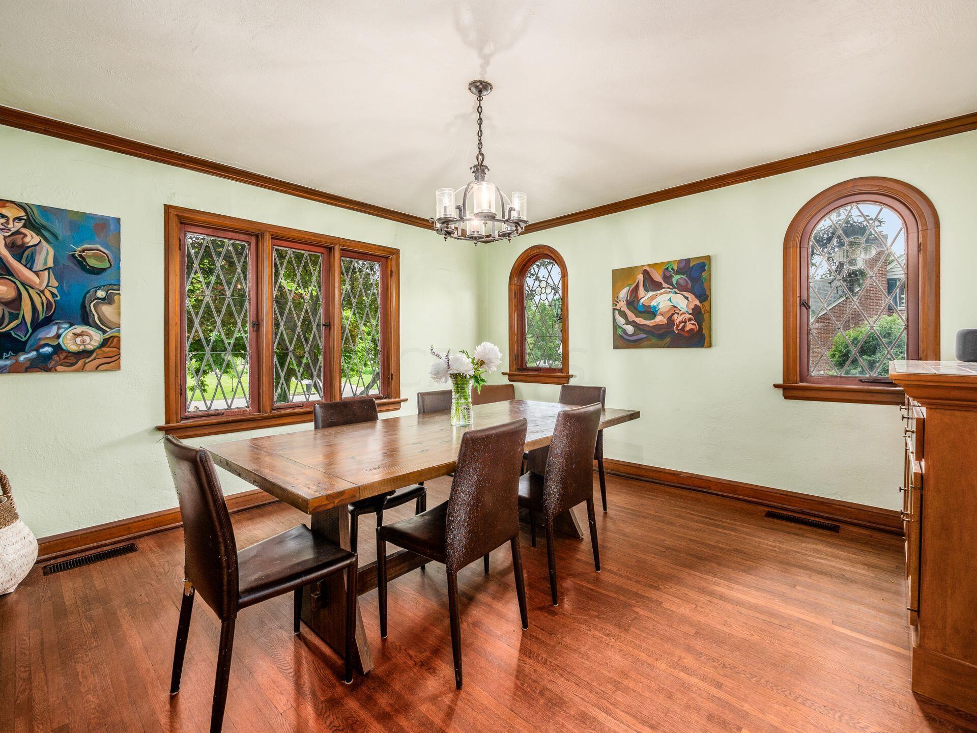 80 West Cooke Road Columbus, OH 43214 - Photo 10 of 48 Dining room- diamond pane leaded glass windows!