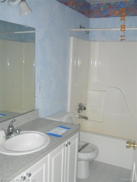 110 Chestnut Ridge Walled Lake, MI 48390 - Photo 15 of 17 Bathroom 2