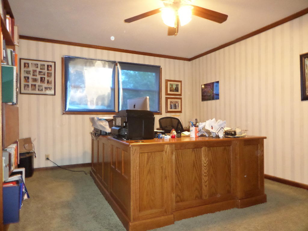124 Washburn Circle Oak Ridge, TN 37830 - Photo 22 of 37 Third Bedroom