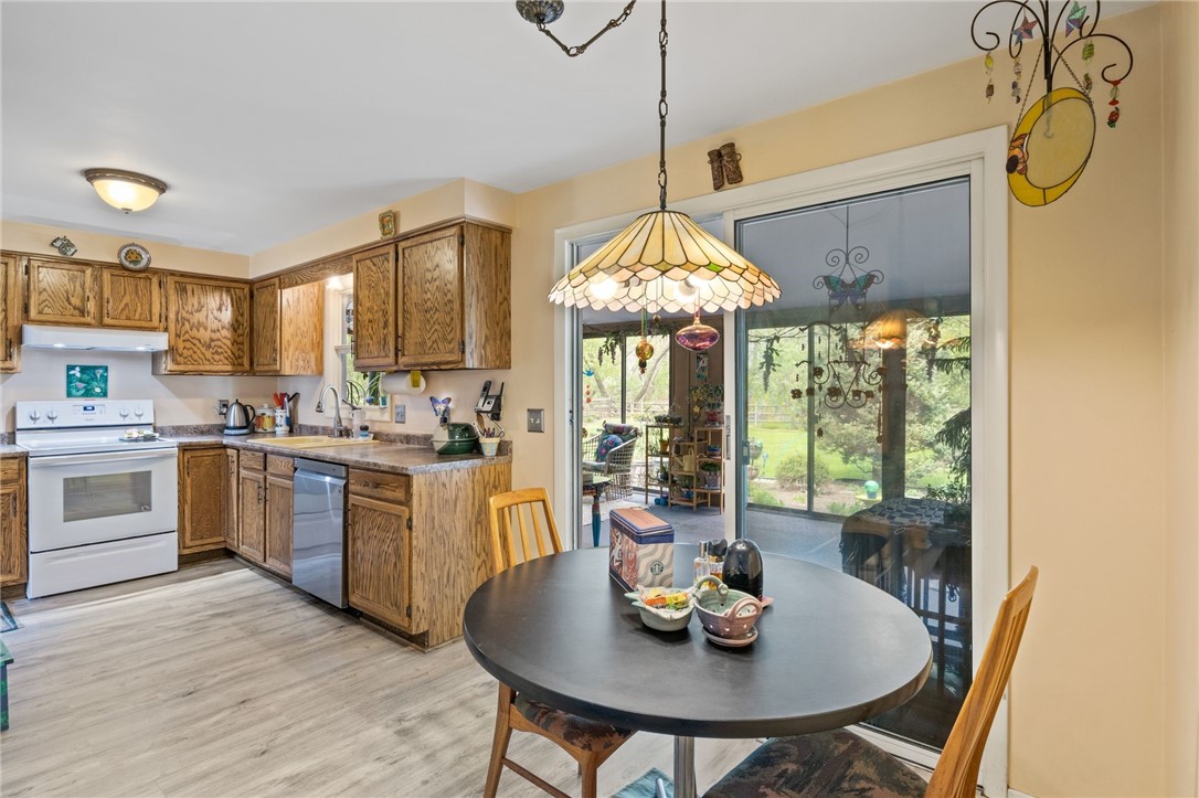 10 Fallbrook Circle Penfield, NY 14625 - Photo 13 of 48