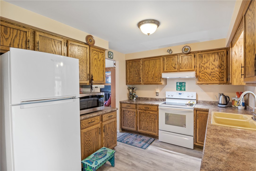 10 Fallbrook Circle Penfield, NY 14625 - Photo 15 of 48