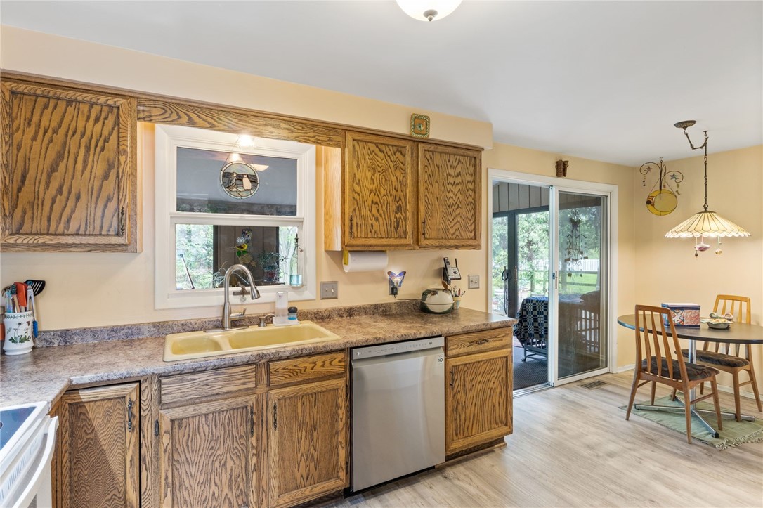 10 Fallbrook Circle Penfield, NY 14625 - Photo 17 of 48