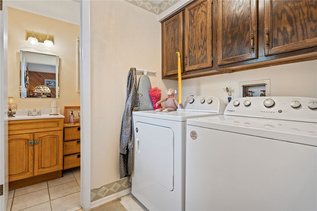 10 Fallbrook Circle Penfield, NY 14625 - Photo 21 of 48