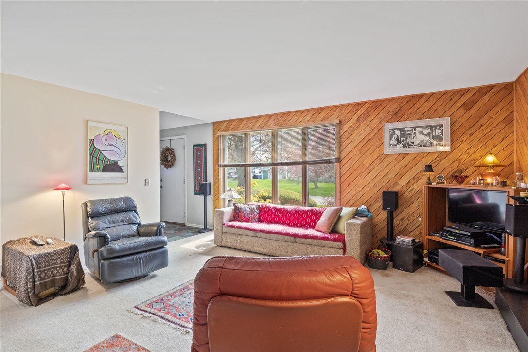 10 Fallbrook Circle Penfield, NY 14625 - Photo 23 of 48