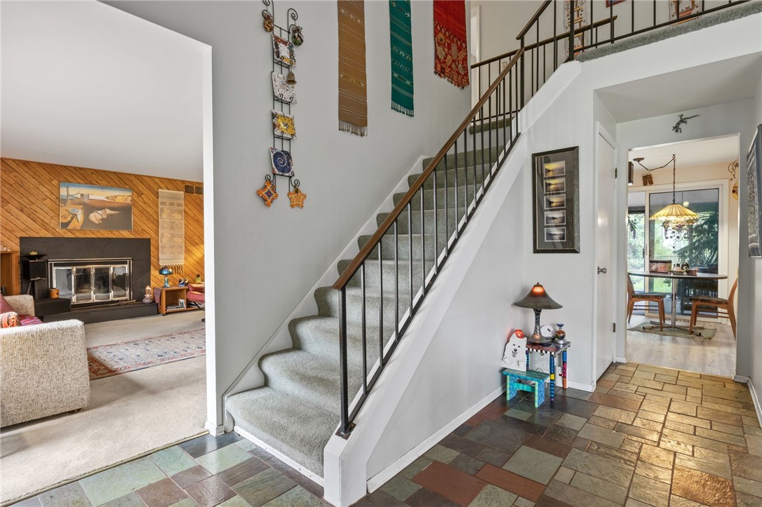 10 Fallbrook Circle Penfield, NY 14625 - Photo 4 of 48