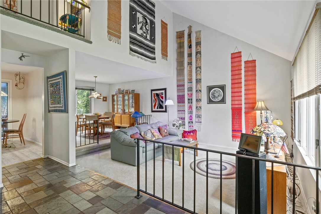 10 Fallbrook Circle Penfield, NY 14625 - Photo 5 of 48