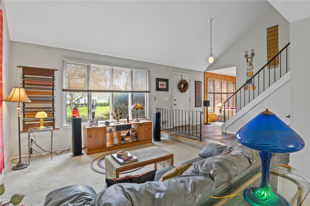 10 Fallbrook Circle Penfield, NY 14625 - Photo 7 of 48