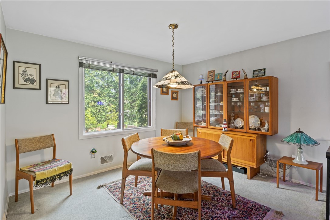 10 Fallbrook Circle Penfield, NY 14625 - Photo 10 of 48