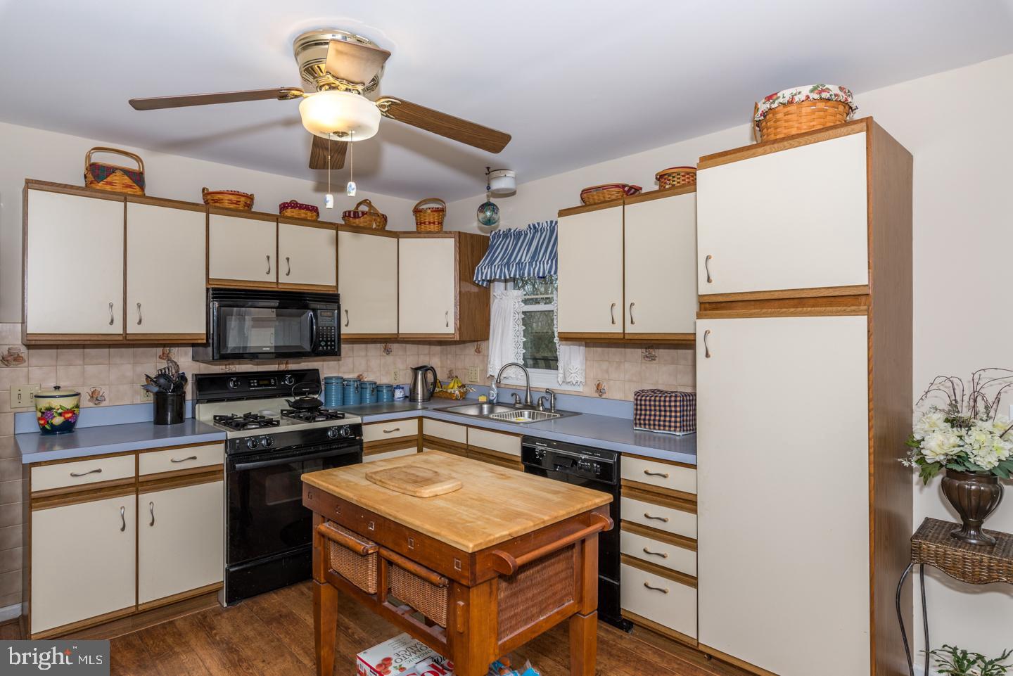 1920 Wilderness Road Lancaster, PA 17603 - Photo 6 of 27 Kitchen