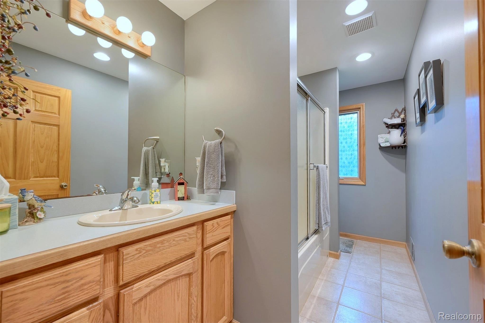4781 Havens Road Leonard, MI 48367 - Photo 29 of 45 29-Bathroom.jpg