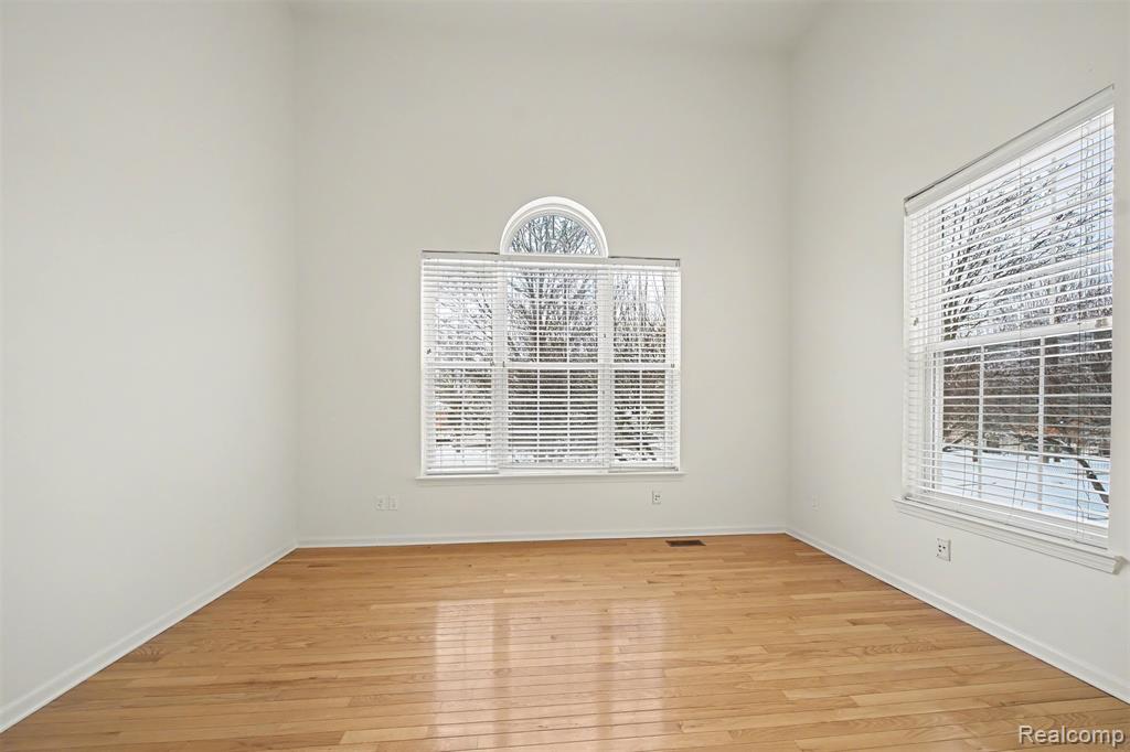 638 West Bluff Court, Unit 31 Rochester Hills, MI 48307 - Photo 3 of 49